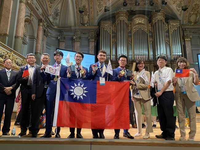國際化學奧林匹亞競賽 台灣3金1銀排第3 | 華視新聞