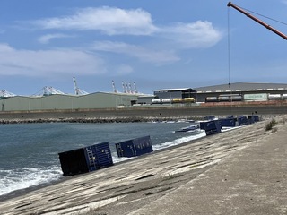 天使輪貨櫃打撈、除污費用高  高雄港不排除提告