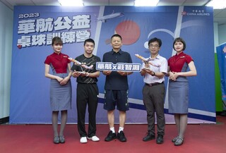 華航公益桌球營 莊智淵現身指導學童