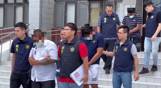 苗栗男貪投資暴利被詐逾400萬 警當街圍捕逮3車手