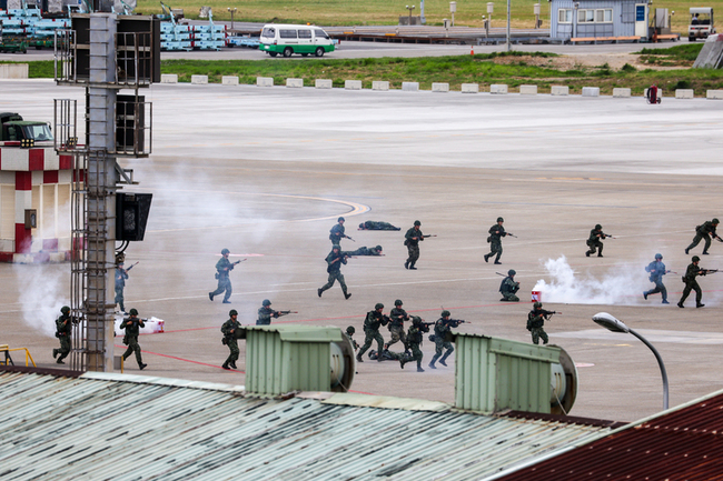 漢光演習桃機首次操演反空機降 藍軍成功截擊紅軍 | 華視新聞