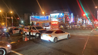 台中轎車與救護車事故 雙方駕駛頭暈不適就醫