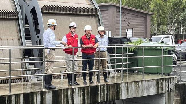 高雄上午風雨不大 陳其邁提醒午後起風力漸強 | 華視新聞