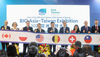 鄭文燦：台灣生技醫療具兆元產業發展優勢