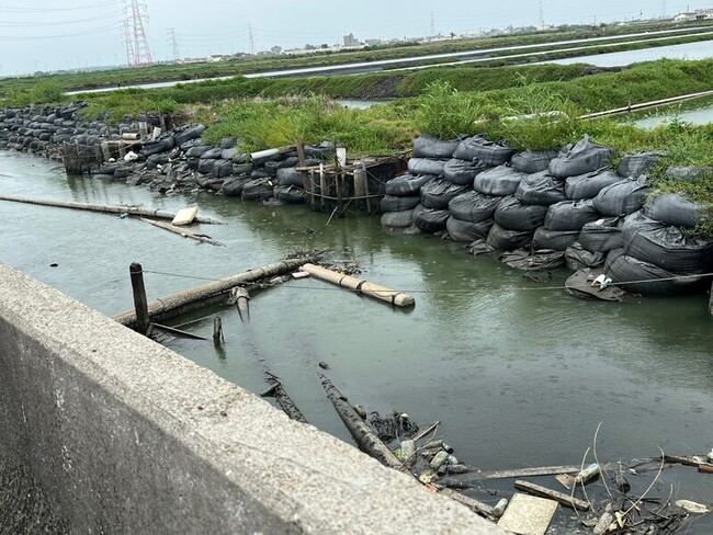 麥寮後安大排堤岸嚴重破損危及魚塭 五河局應急保固 | 華視新聞