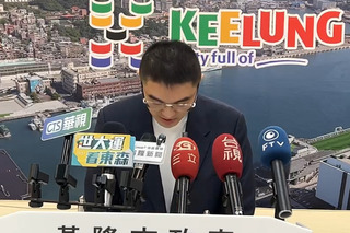 家人車輛違停人行道 謝國樑出面道歉