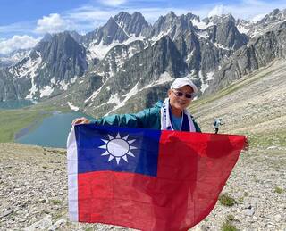 台灣山友征服克什米爾 帶國旗走向世界