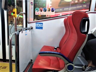 台中市OK繃造型博愛座貼紙吸睛  編入國小教科書