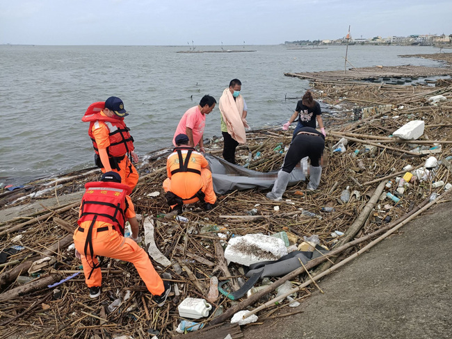 颱風過後嘉縣東石海邊發現男浮屍 身分待查 | 華視新聞
