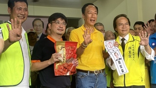 高喊選人不選黨 郭台銘：讓會賺錢的人出來服務