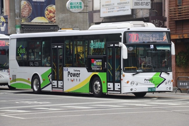 獲交通部補助百輛  台中市電動公車將達408輛 | 華視新聞