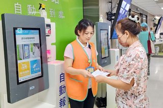 奇美醫院首名新住民志工 阮金釵樂此不疲服務
