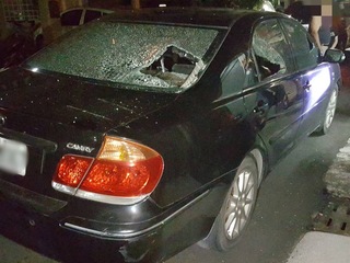 颱風天漏水起口角 高雄男持棍棒砸毀鄰居愛車洩憤
