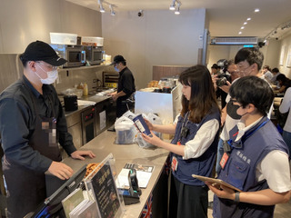 超商百貨禁提供PLA免洗餐具 北市首日稽查0違規