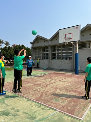 矽品公司回收矽污泥 再製運動產品贈偏鄉學校