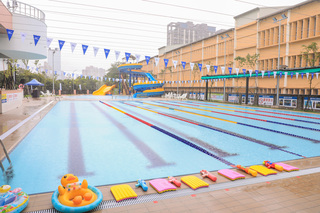 台中二信游泳池停用10年 斥資2.5億重建開幕