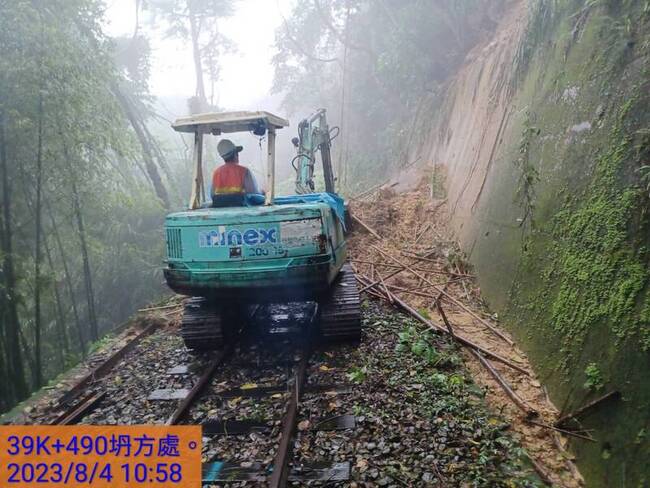 豪雨影響阿里山林鐵39K邊坡崩坍 火車停駛2日 | 華視新聞