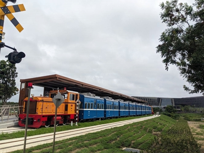 測試穩定性 五分車全新復古車廂首度駛進故宮南院 | 華視新聞