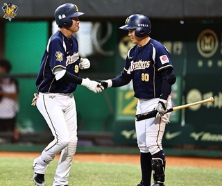 王威晨首局首打席開轟 4安4打點助兄弟3連勝