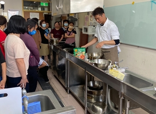 學校午餐蔬食日也要好吃 教育部辦烹飪工作坊