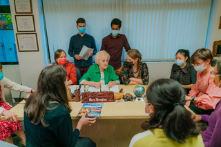 教三代人學英語  97歲彭蒙惠讚台灣雖小卻如鑽石閃亮