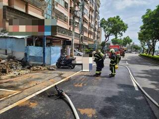 桃園中壢蓋屋整地挖斷瓦斯管 消防戒護緊急止洩