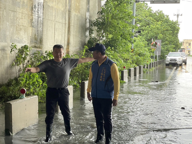 中市海線發生淹水 蔡其昌現場勘災協助排除 | 華視新聞