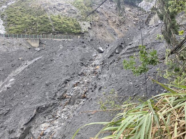 南橫雪峰橋明霸克露橋毀 10月前東西端分別進出 | 華視新聞