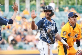 39歲王勝偉睽違1年敲三壘安打  笑言全身痠痛