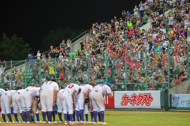 U12世界盃台灣亞軍球員落淚  教頭要講人生道理 | 華視新聞