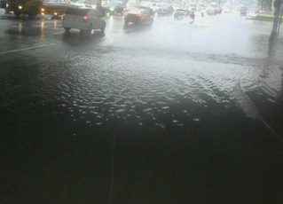 高雄部分道路因雨積水 市府應變中心擴大三級開設