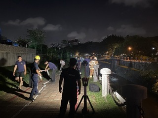 女練騎車摔落河渠不治 高雄警調查釐清原因