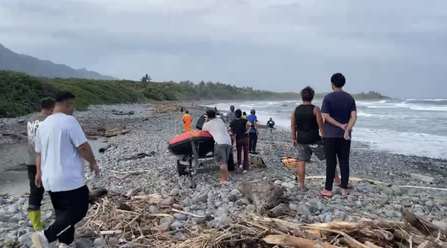 卡努來襲時台東海邊觀浪被捲走 40歲男遺體外海撈起 | 華視新聞
