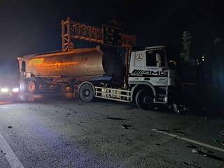 西濱通霄段化學槽車等3車追撞  2人受傷送醫