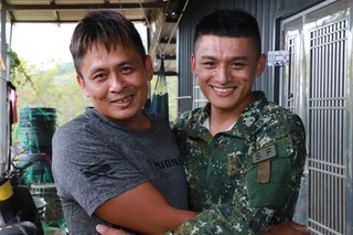 雙親受困仁愛鄉工寮 特戰兵徒涉3公里救援