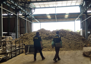 高雄工廠偷埋廢漆渣  土壤有機化合物超標6人送辦