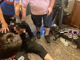 基隆男子亮槍恐嚇酒吧 警方破門逮人