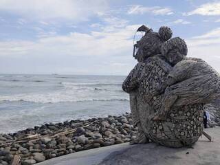 「台江阿嬤」挺過颱風走紅  策展人揭創作起點