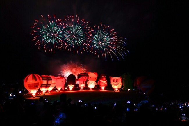 颱風後台東再現旅遊人潮 熱氣球光雕逾2萬5千人 | 華視新聞