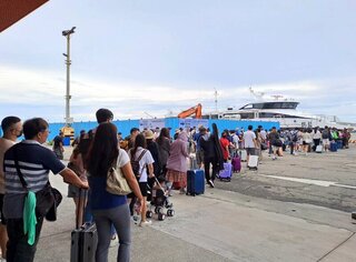 嘉義布袋港雲豹輪故障 500人延誤2小時出海