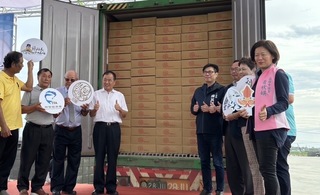 「高雄海味」封櫃啟航加拿大 20噸水產品出口