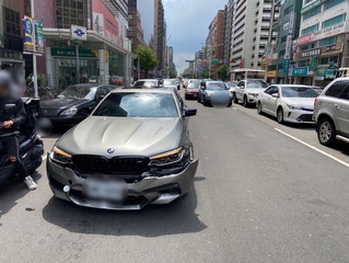 阮經天開車市區釀車禍無礙  BMW車頭損