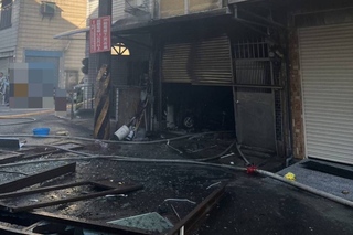 桃園平鎮民宅凌晨大火  70歲男屋主命喪火窟