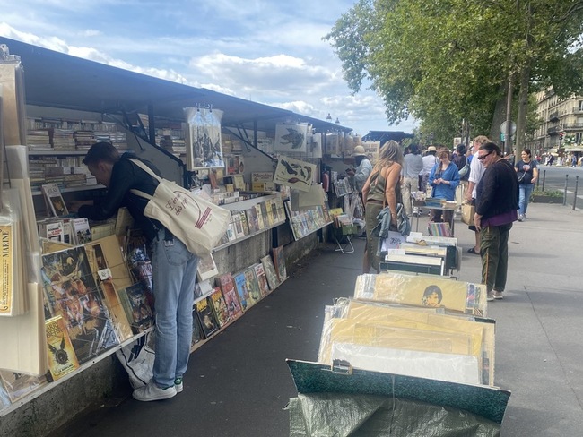 反對為奧運移塞納河畔書攤 數萬人連署守護巴黎靈魂 | 華視新聞