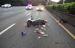 8旬翁騎機車誤闖國道車禍受傷  幸無生命危險