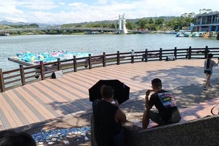 世客博Hello Kitty漏氣倒下  肇因遭繩拉扯破損