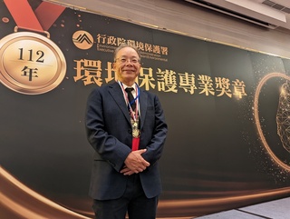 師大副院長方偉達獲環保獎章：環教需加強行動力