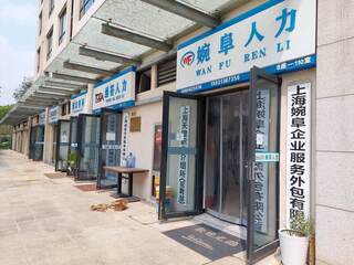 中國青年就業難  想當白領比藍領更難