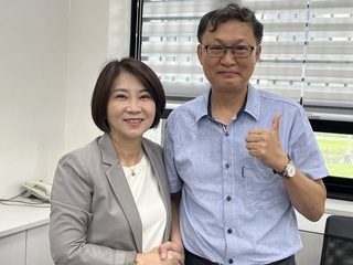 屏東民政處長徐富癸參戰屏南立委 周春米給祝福