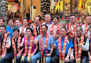 郭台銘：會適時宣布  為什麼要出來替大家服務